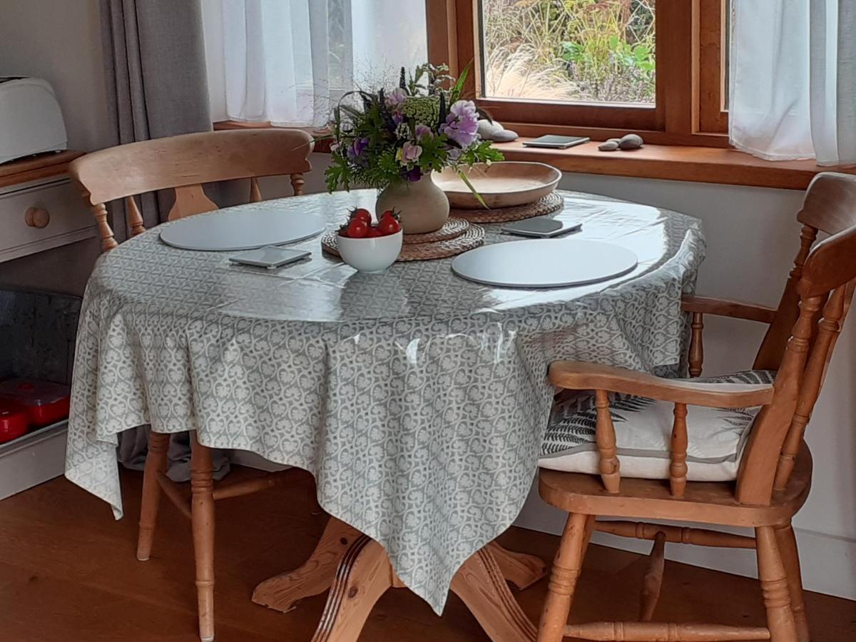 Three Oaks Nursery 치체스터 외부 사진